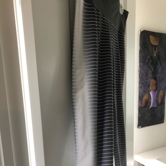 Barely worn gap fit Capri leggings - Picture 2 of 4